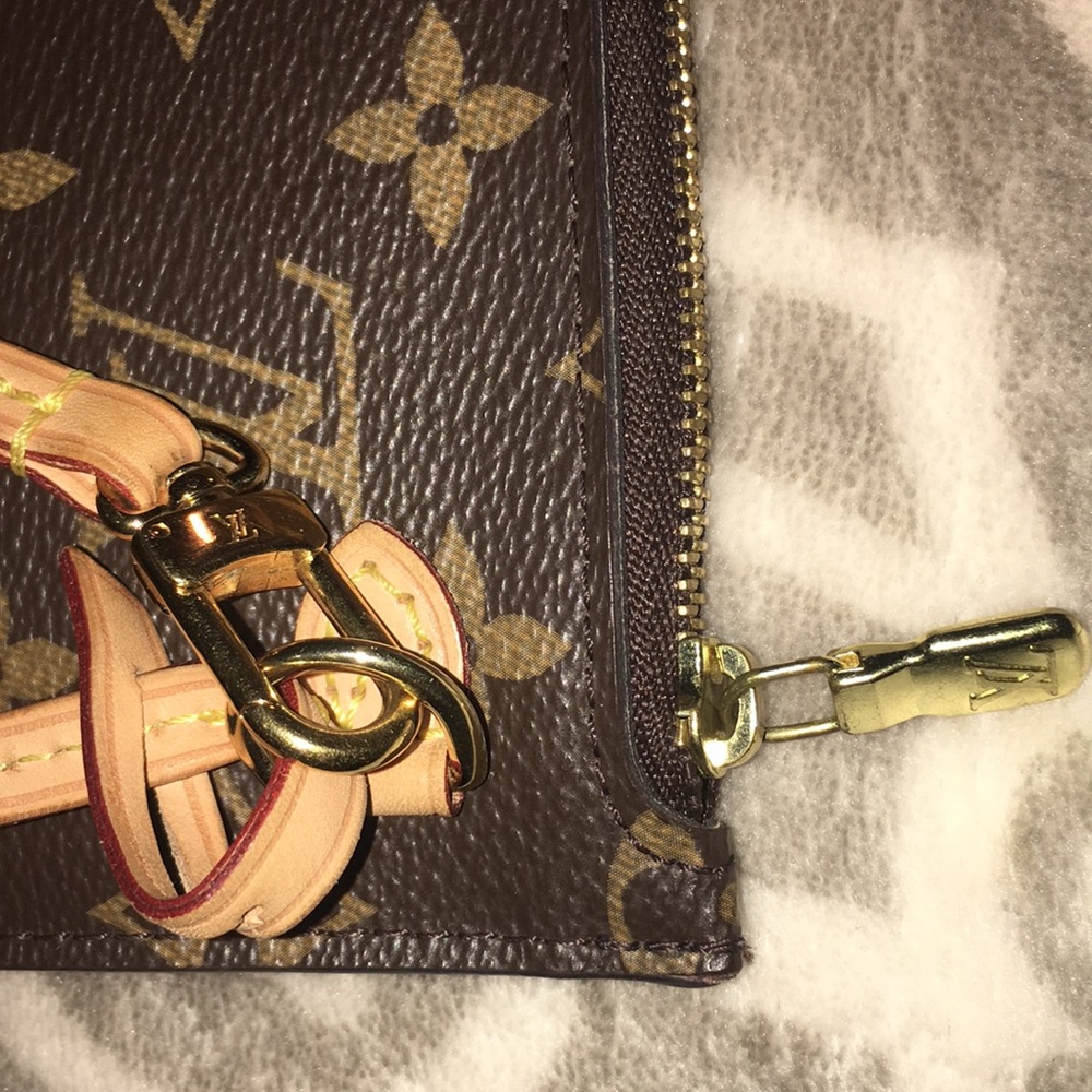 ⛔️⛔️SOLD on Merc⛔️⛔️Louis Vuitton Neverfull Pouch - Picture 3 of 8